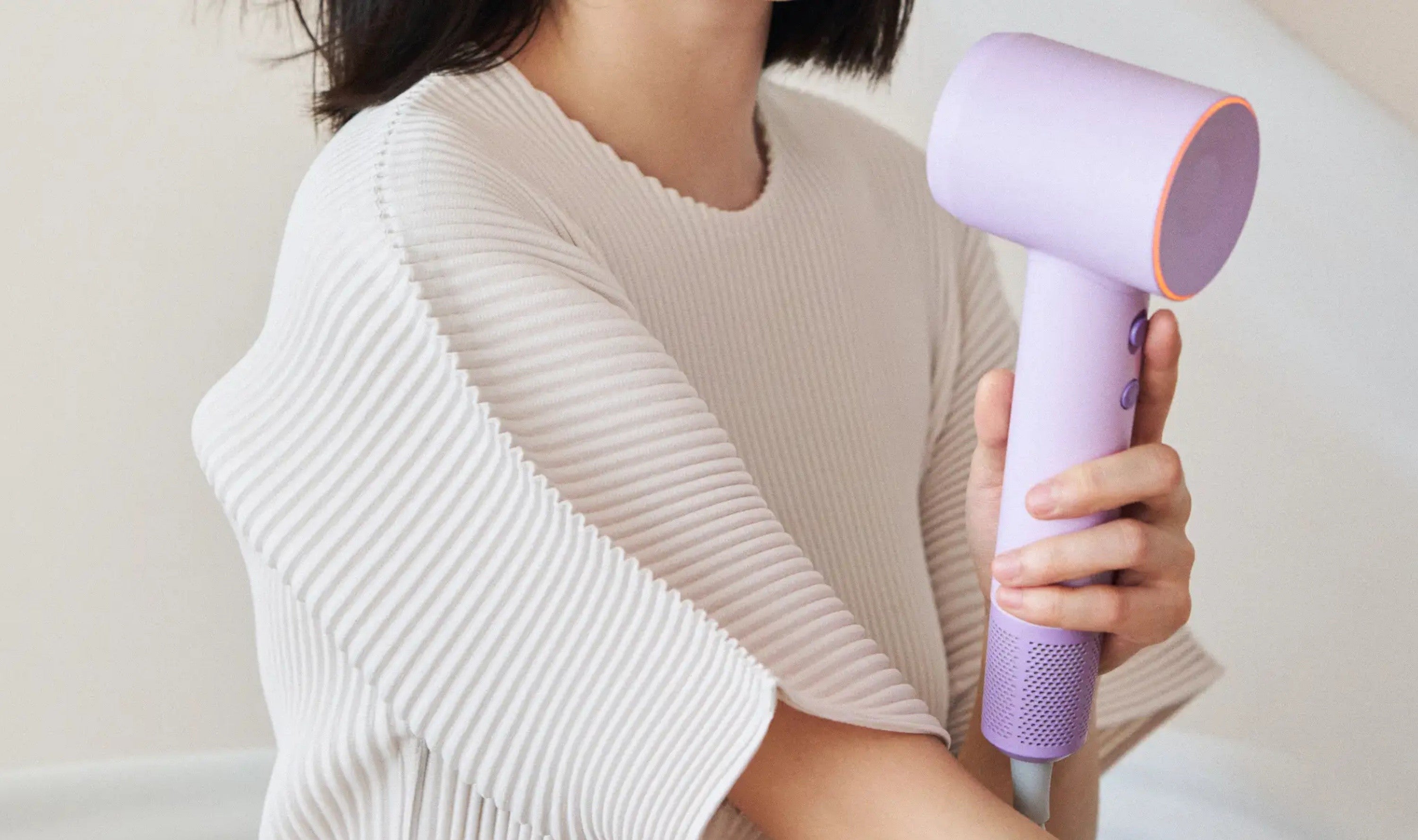 따뜻한 바람으로 머리 말리는 방법, 과연 좋을까?